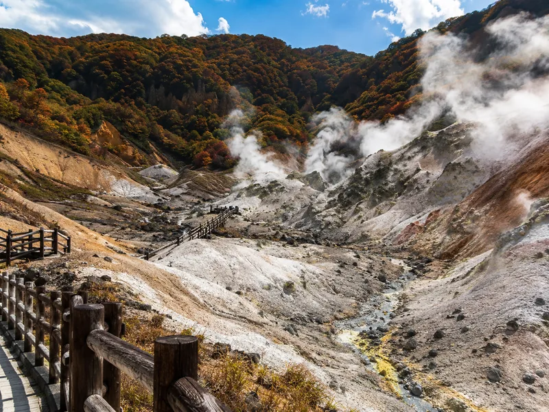 Sulphur vents steaming in the geothermal valley at Owakudani